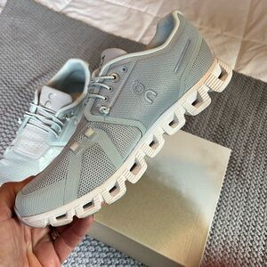 Cloud 5 - Mens 9 also fits women 11 perfect - color states Glacier